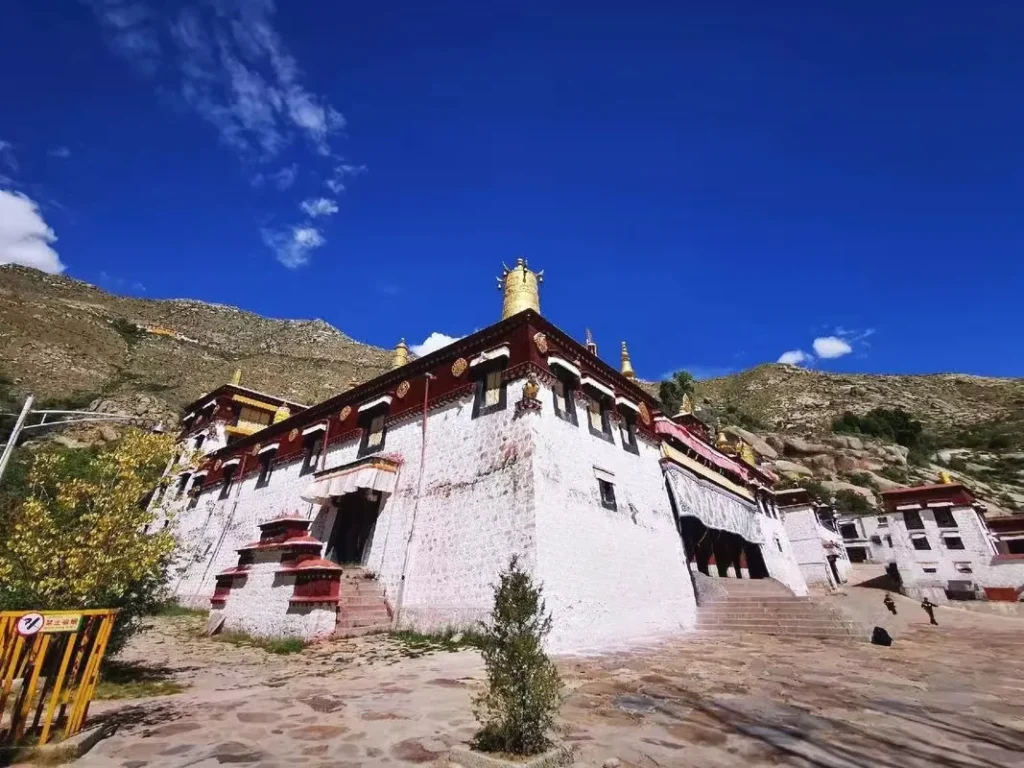 Монастырь Дэпунг в Тибете