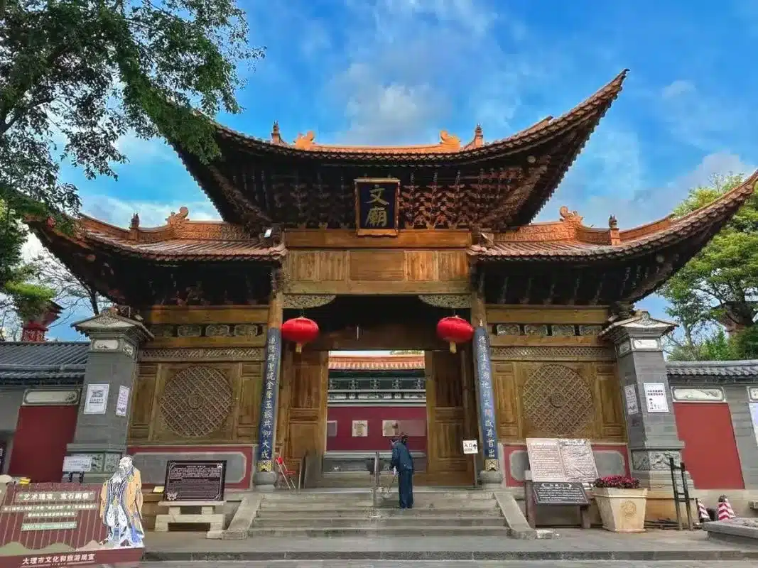 Древний город Дали в Юньнане - Храм Вэньмяо