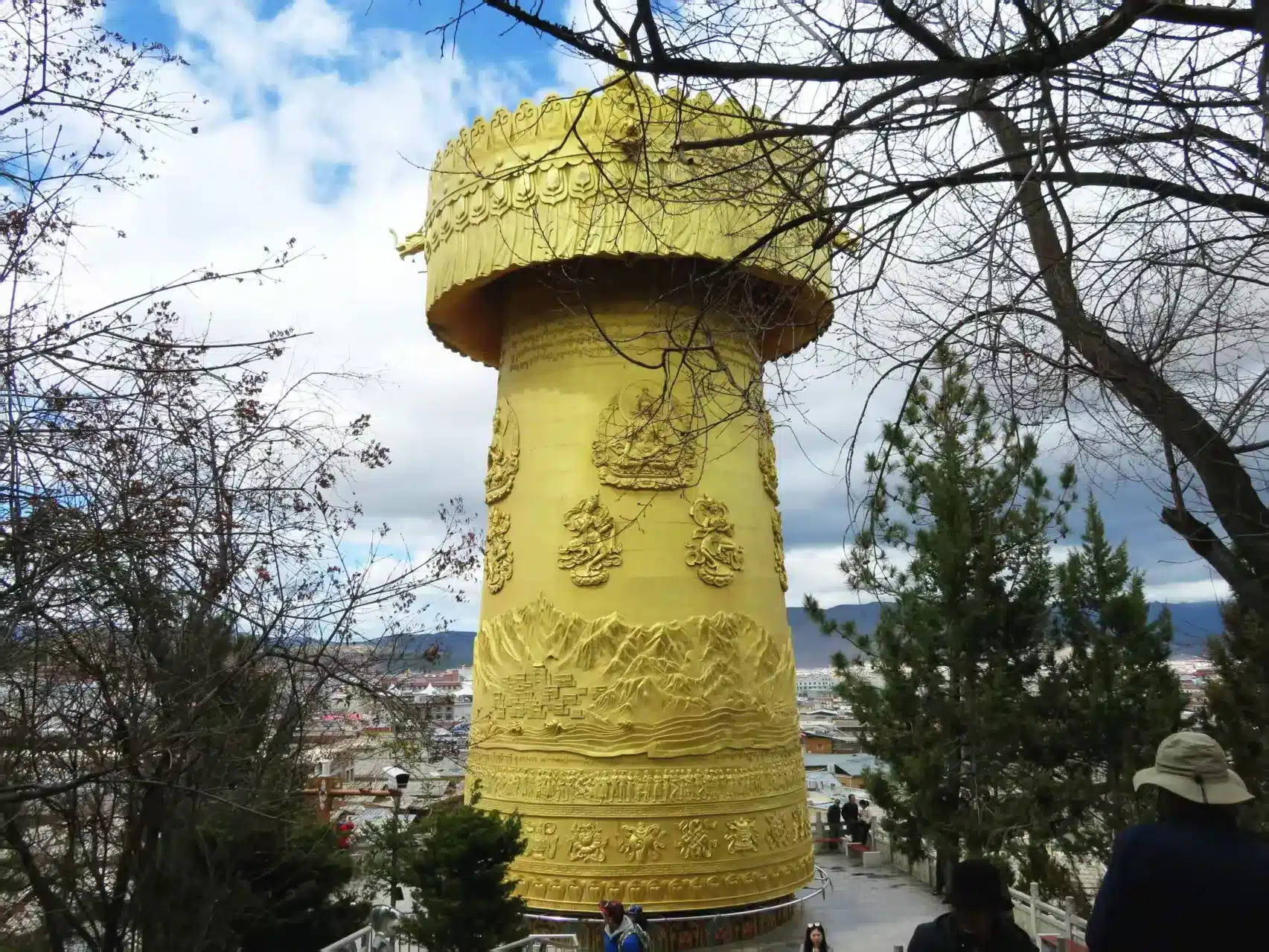 Древний город Дукецзун в Шангри-Ла — город лунного света