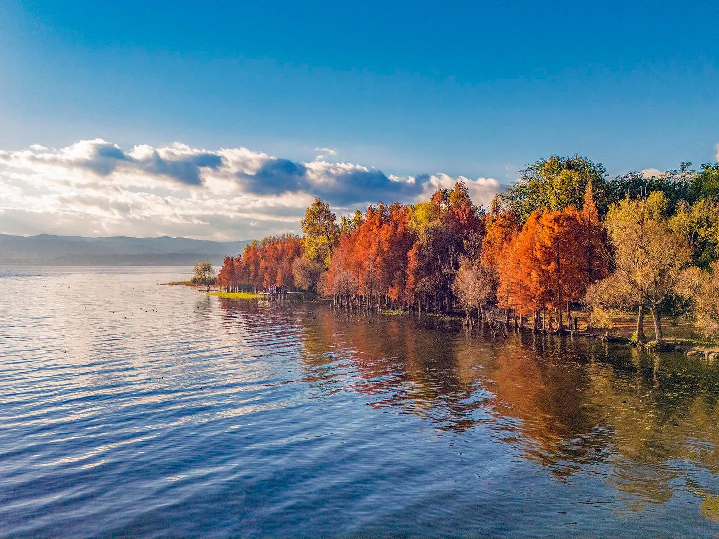 Озеро Эрхай в Юньнани