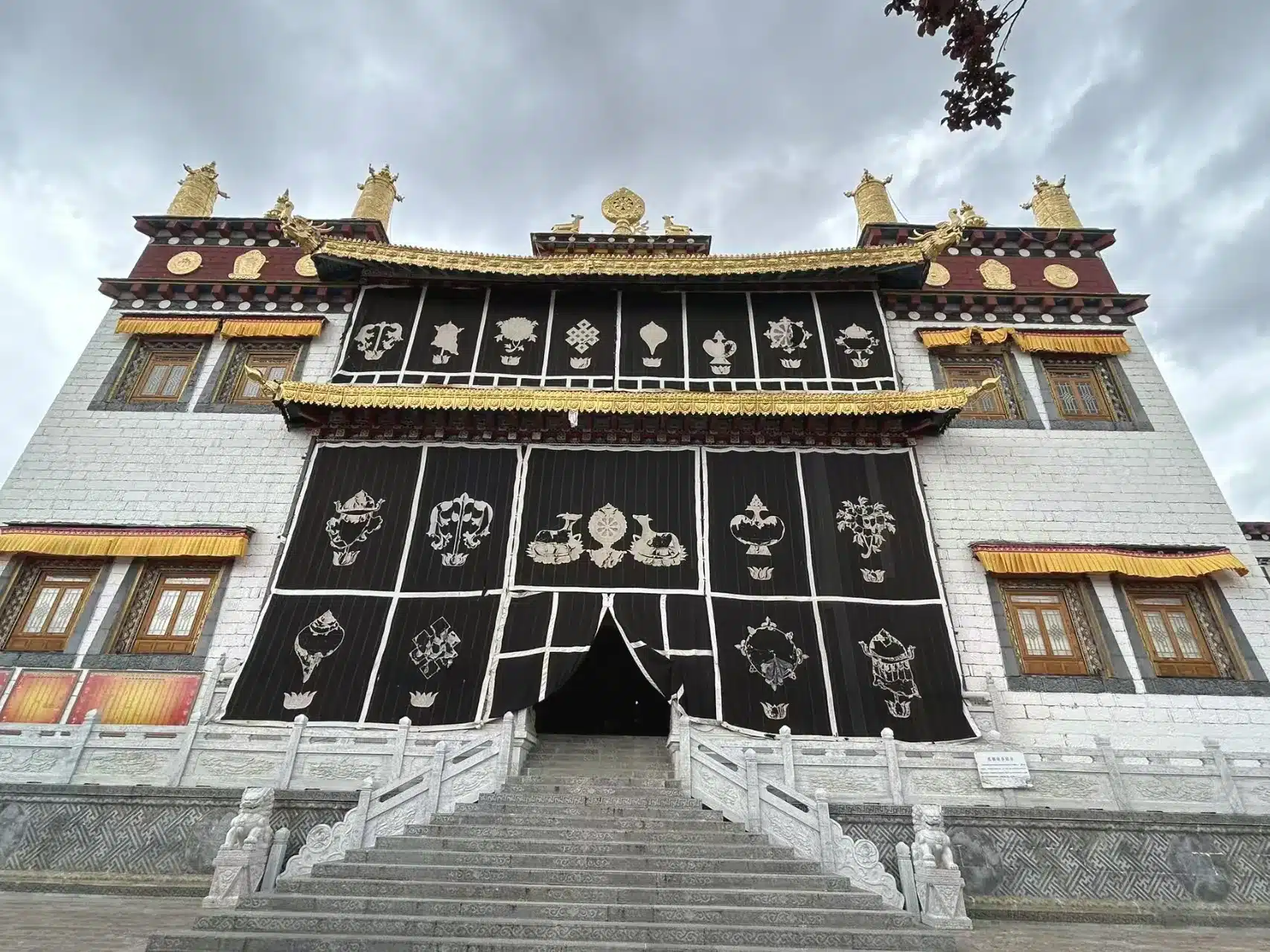 Монастырь Сунцзалинь в Шангри-Ла