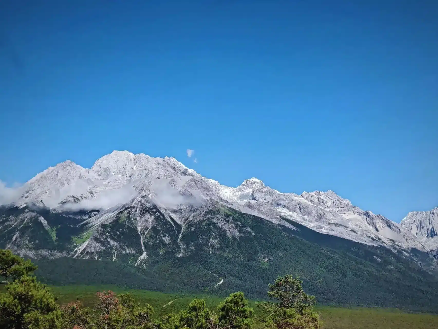 Гора Нефритового Дракона в Юньнане