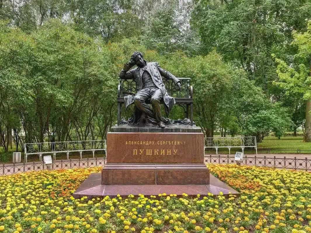 Скульптуры в советском стиле - Парк Сталина в Харбине