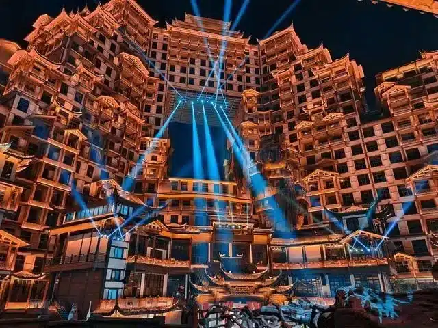 72 странных здания