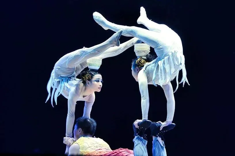 Акробатическое шоу в Пекине