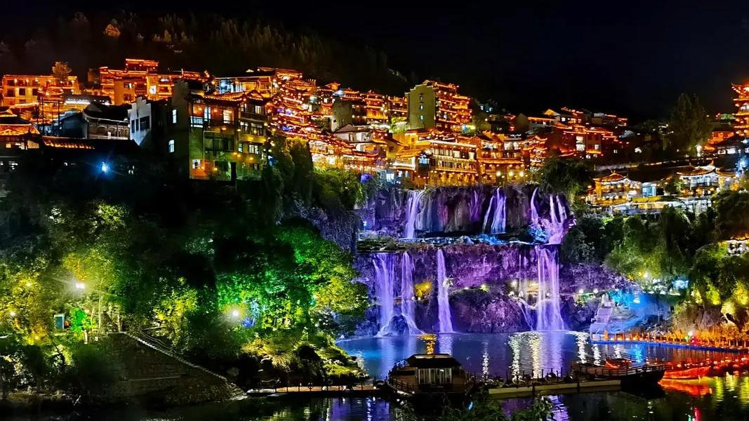 Что посмотреть в Древнем городе Фуронг: Водопад Фуронг