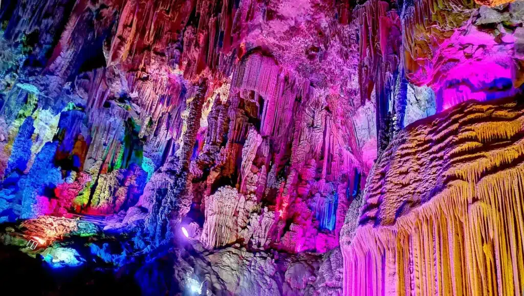 Музыкальный каменный экран