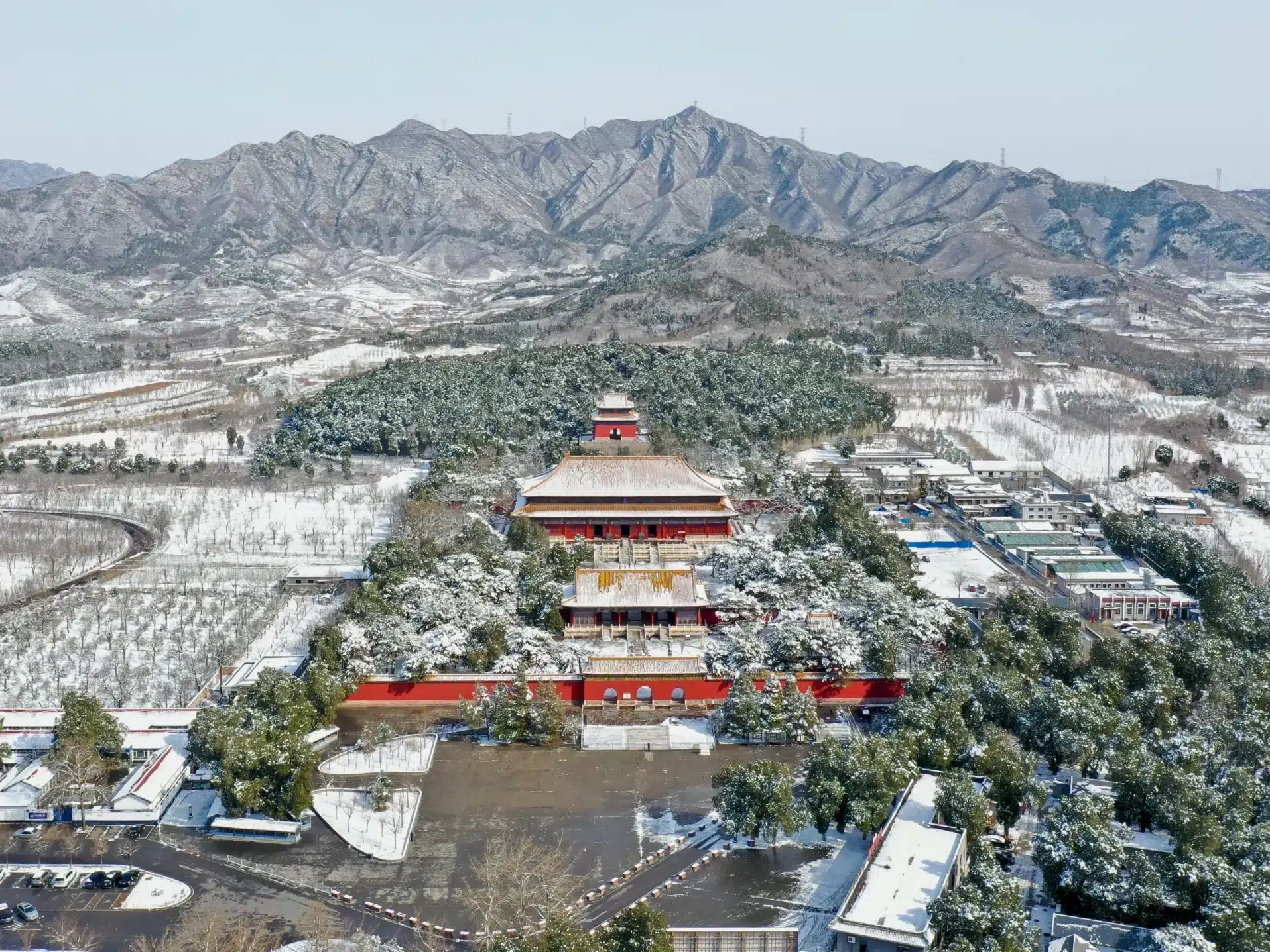 Гробницы Мин в Пекине — Чанлин, Динлин и императорская история