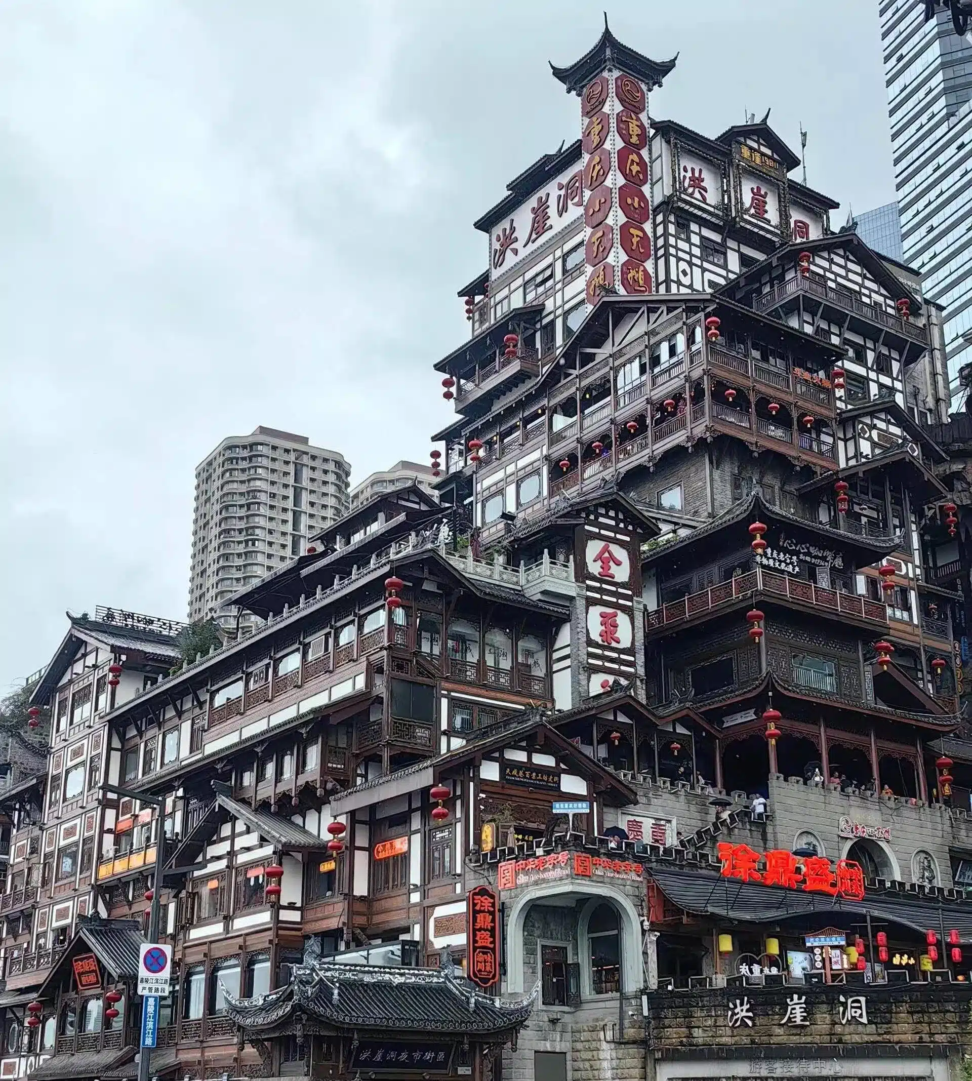 Тур в Чунцин на 1 день: Пещеру Хунъя