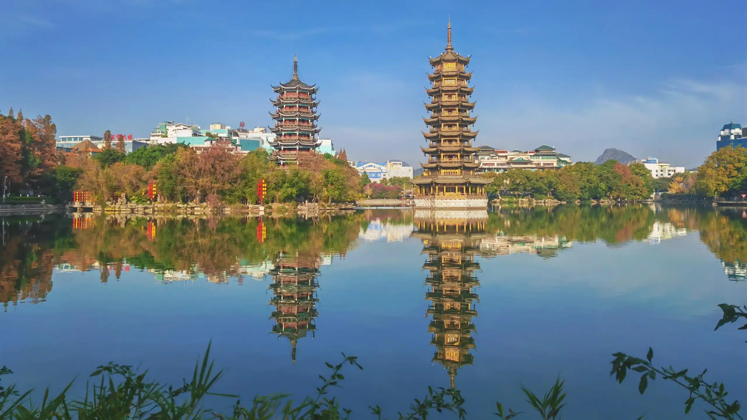 Пагоды Солнца и Луны