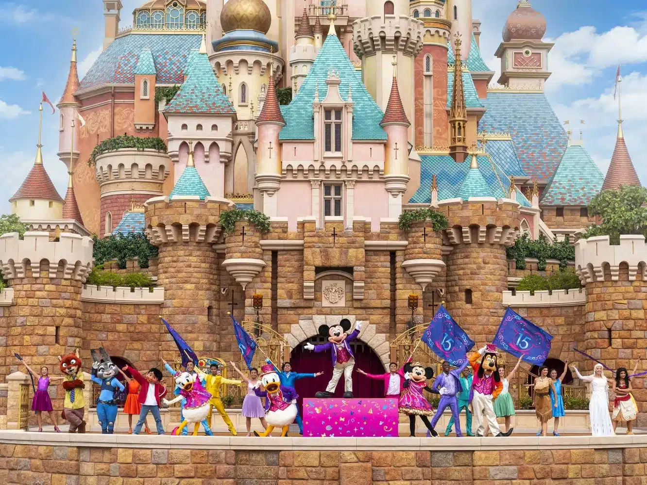 Тур в Диснейленд Гонконга — сказочный день с любимыми героями