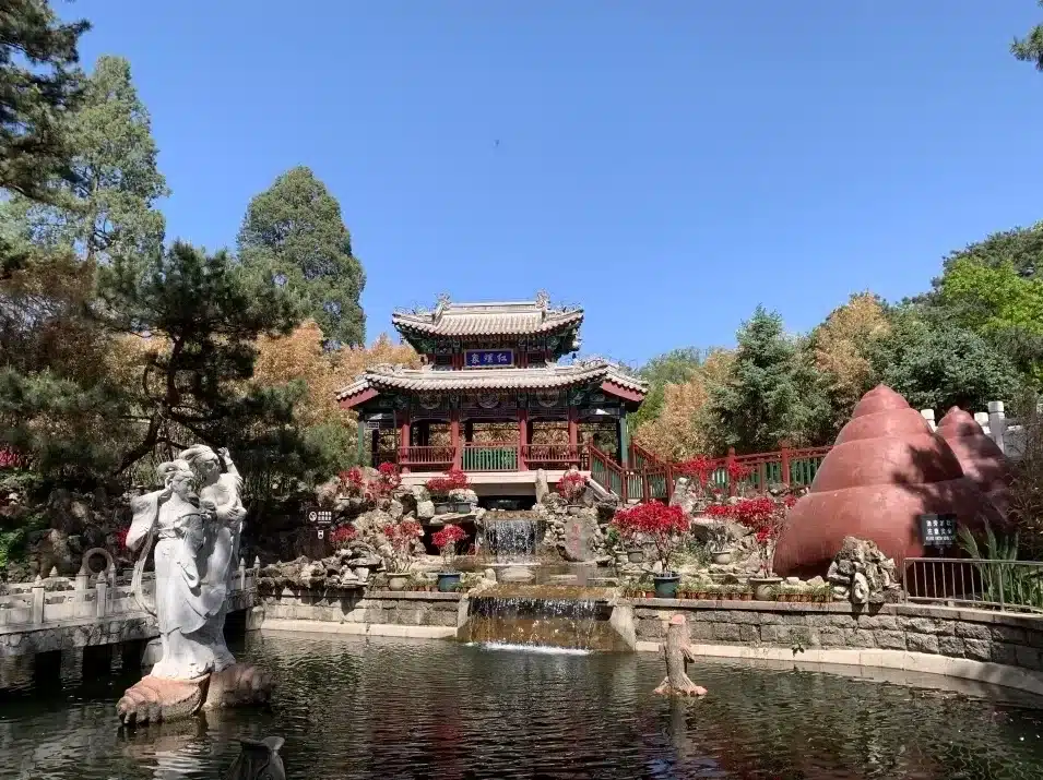 Храм Хунлуо в Пекине — буддизм и природа у горы