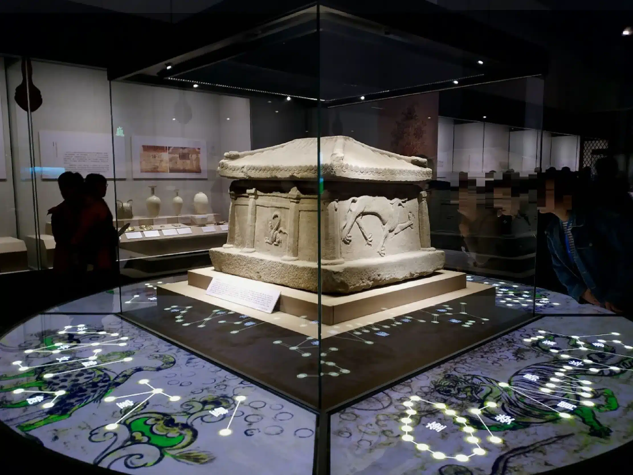 каменные орудия