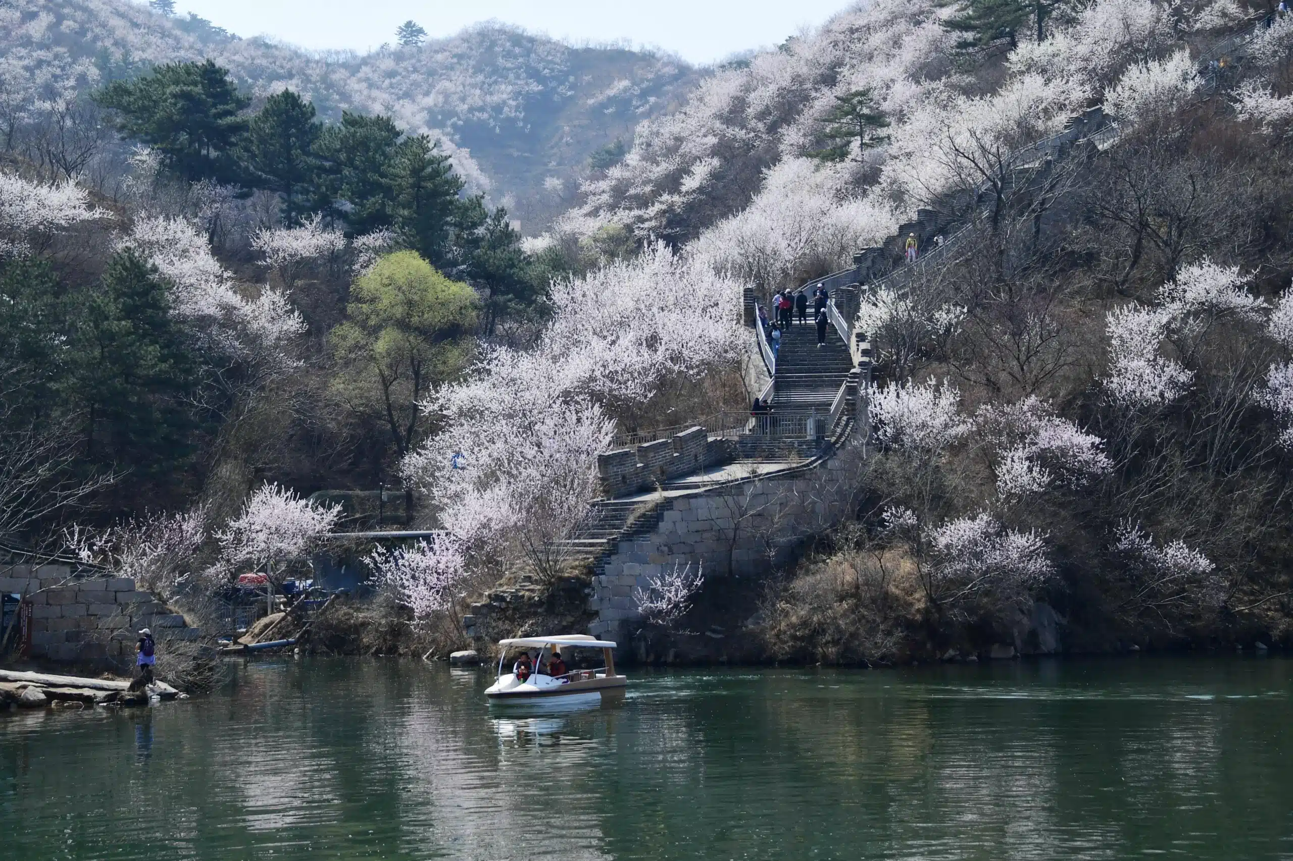 Великая Китайская стена в воде