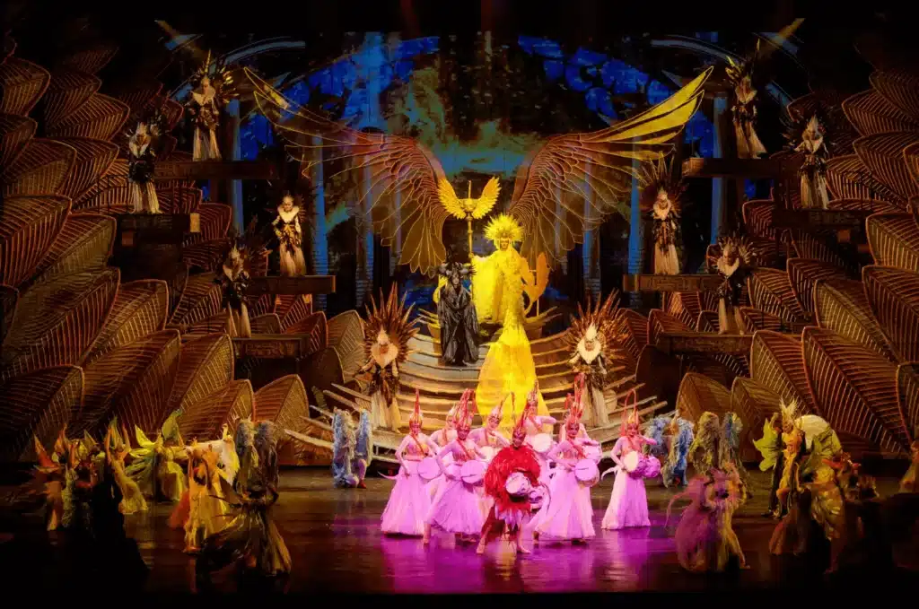 Водное шоу «Династия золотой маски» Пекина