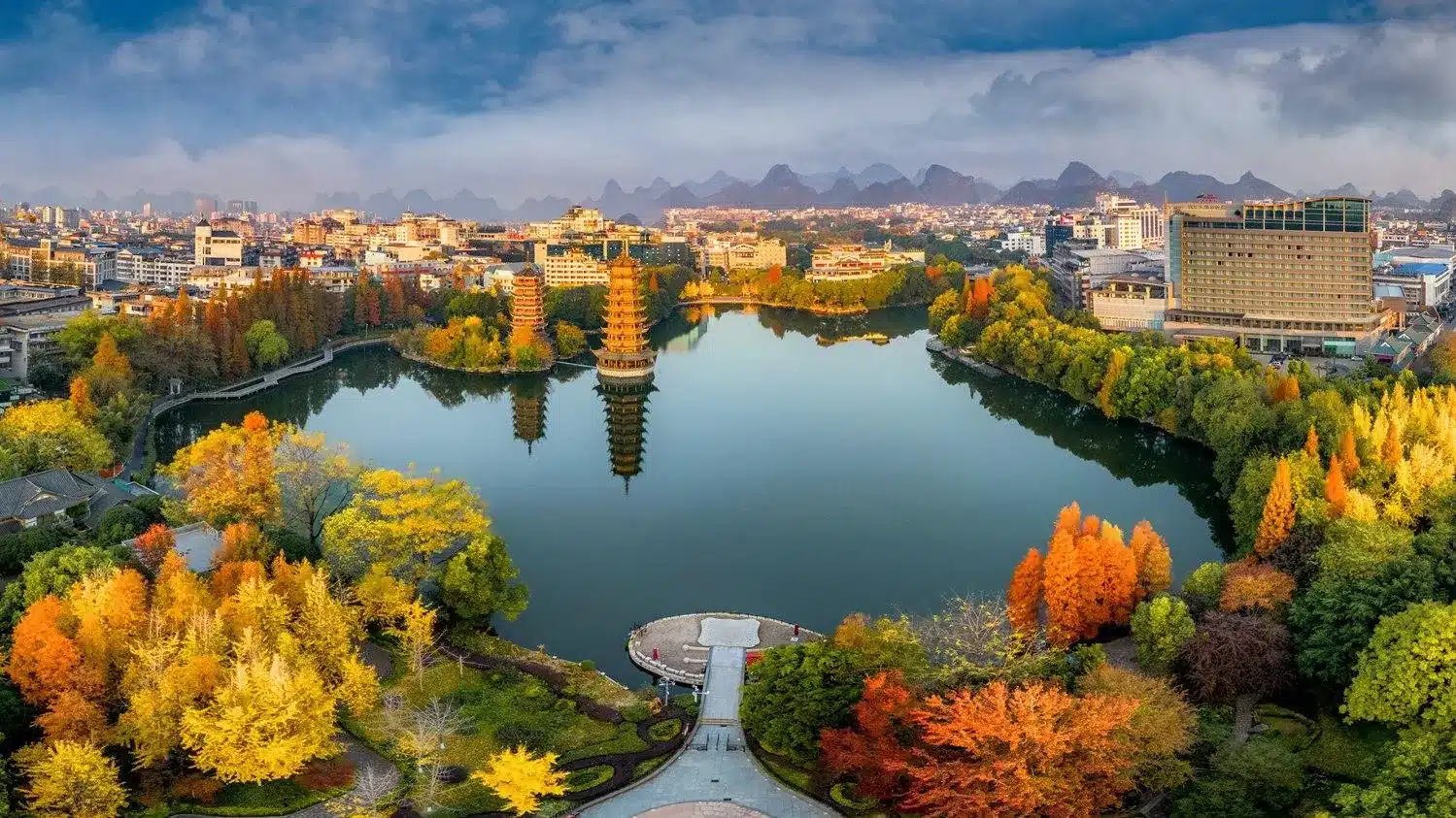 Пагоды Солнца и Луны