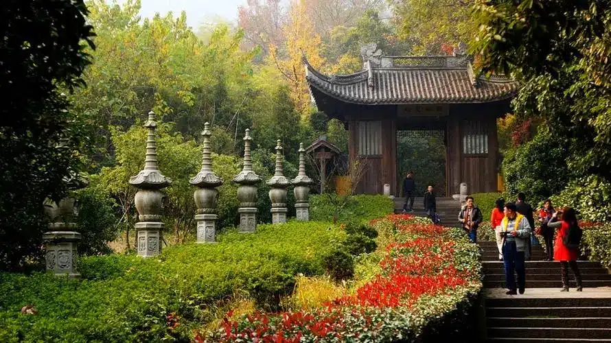 Тур в Ханчжоу на 1 день -храм Линьинь