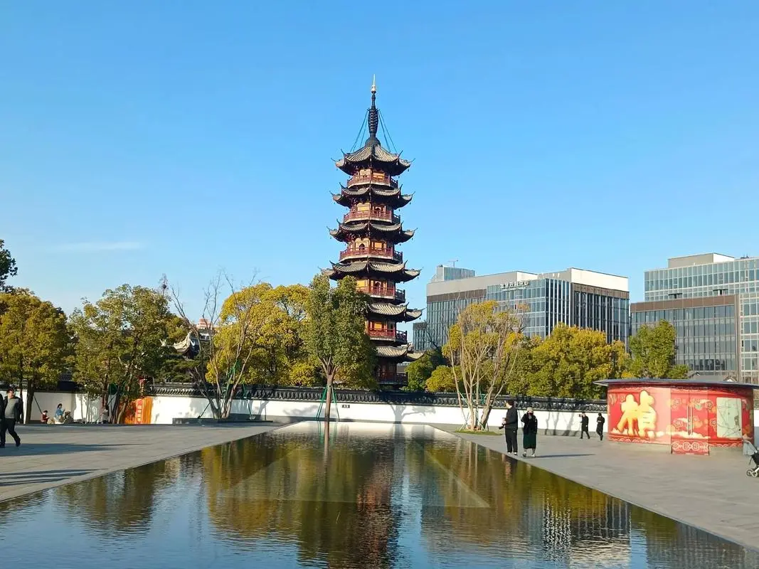 Храм Лунхуа в Шанхае