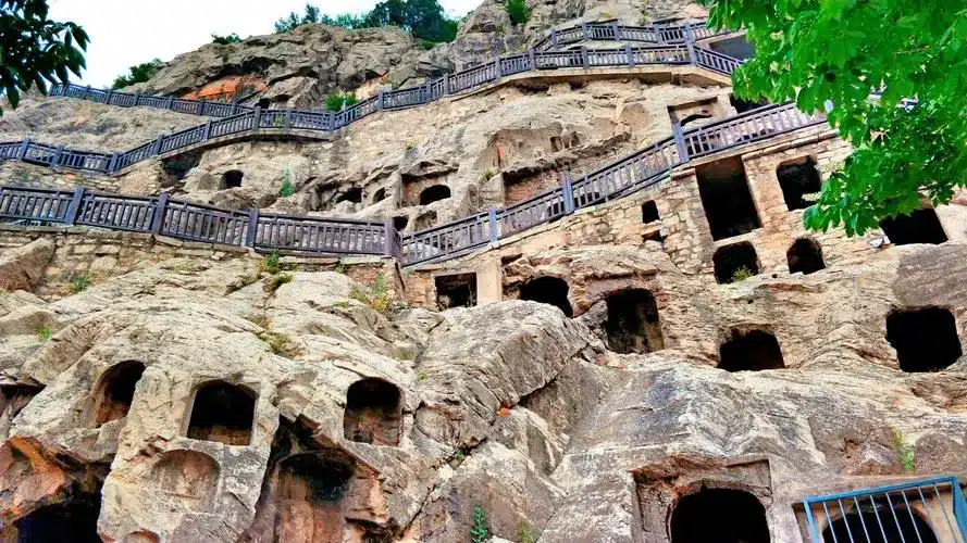 Лоян Лунмэнь