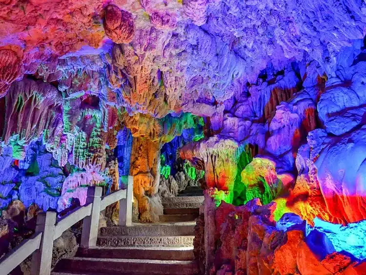 Пещера тростниковой флейты — волшебство света и камня в Гуйлине