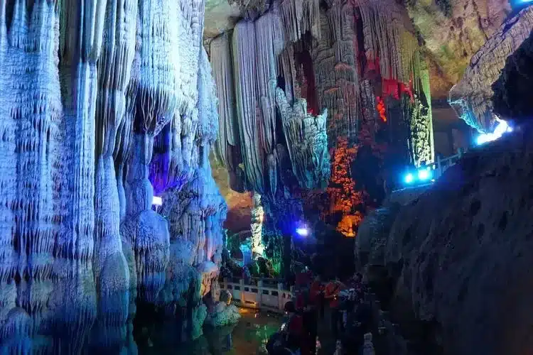 Тур Гуанчжоу-Чжанцзяцзе-Фэнхуан-Хуангошу-Гуйлинь