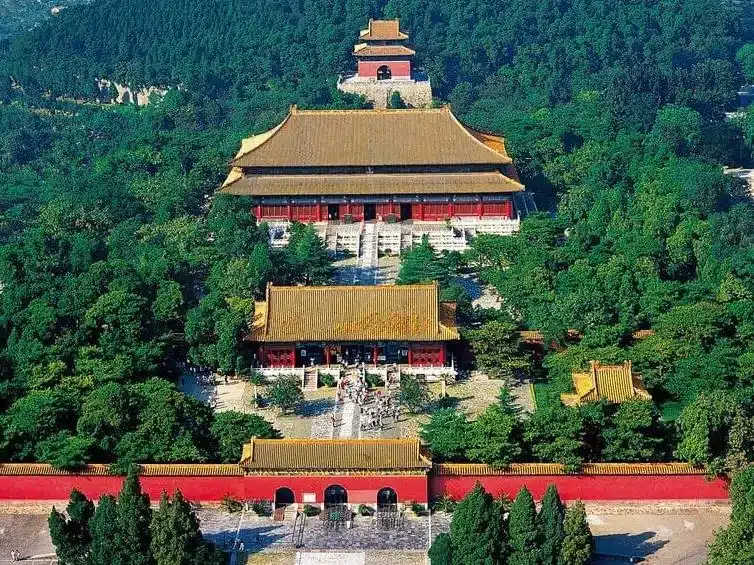 Гробницы династии Мин в Пекине — императорские мавзолеи