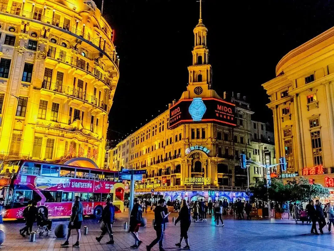 Нанкинская улица в Шанхае — Пешеходная зона и центр шопинга