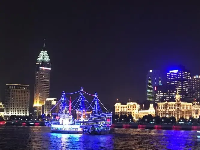 Ночной круиз по Реке Хуанпу