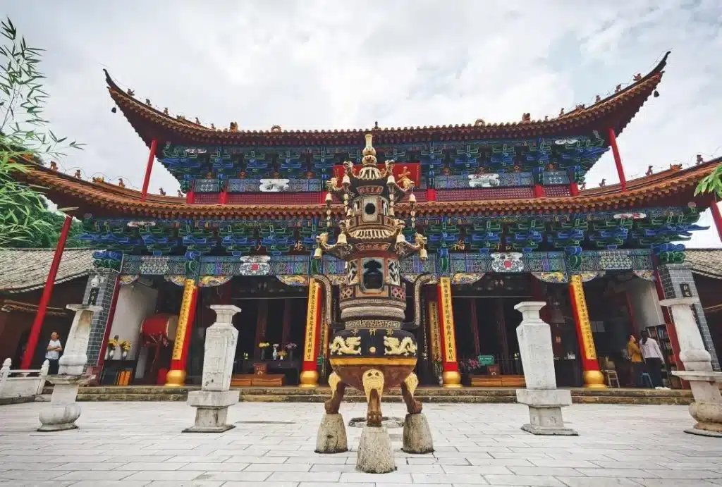 Тур в Юньнань на 3 дня: Бамбуковый храм( храм Цюнчжу)