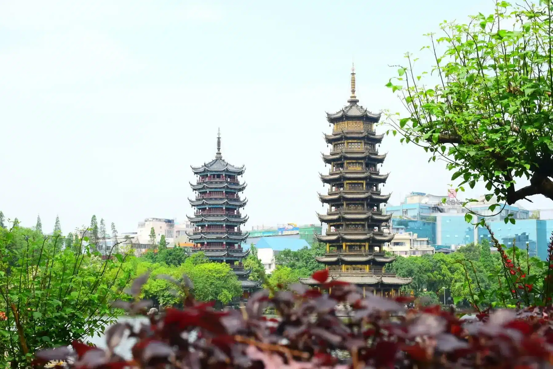 Пагоды Солнца и Луны в Гуйлине