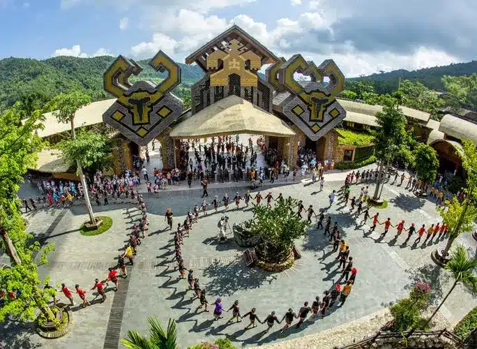 Экскурсии в Санье (о. Хайнань)-Этническая деревня Ли и Мяо