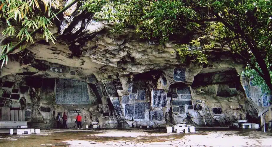 «Лес мемориальных стел» Гуйхай