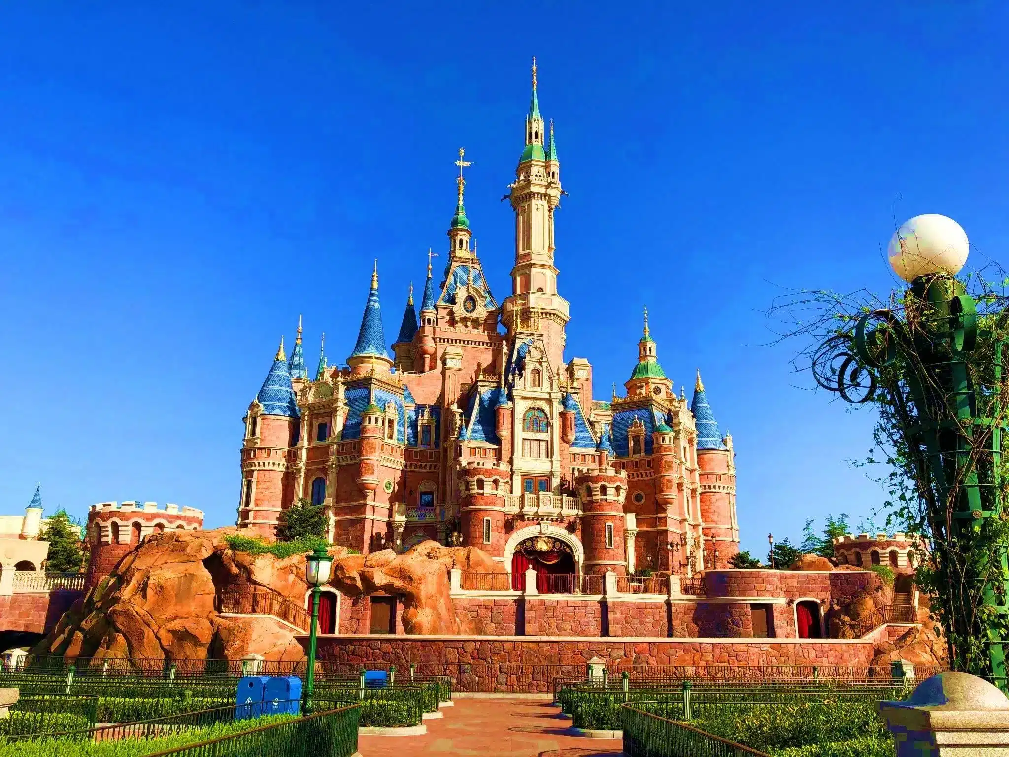 Диснейлендом