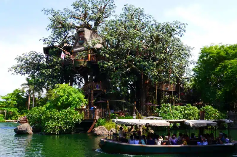 Мир приключений- экскурсия Диснейленд Гонконга