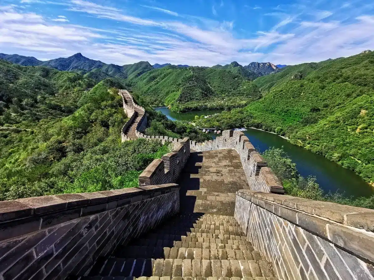 Великая китайская стена Хуанхуачэн — водный участок стены близ Пекина
