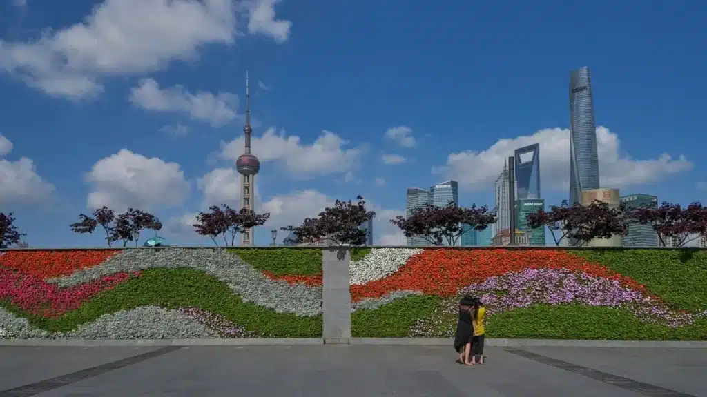 "Стена влюбленных" на набережной Вайтань