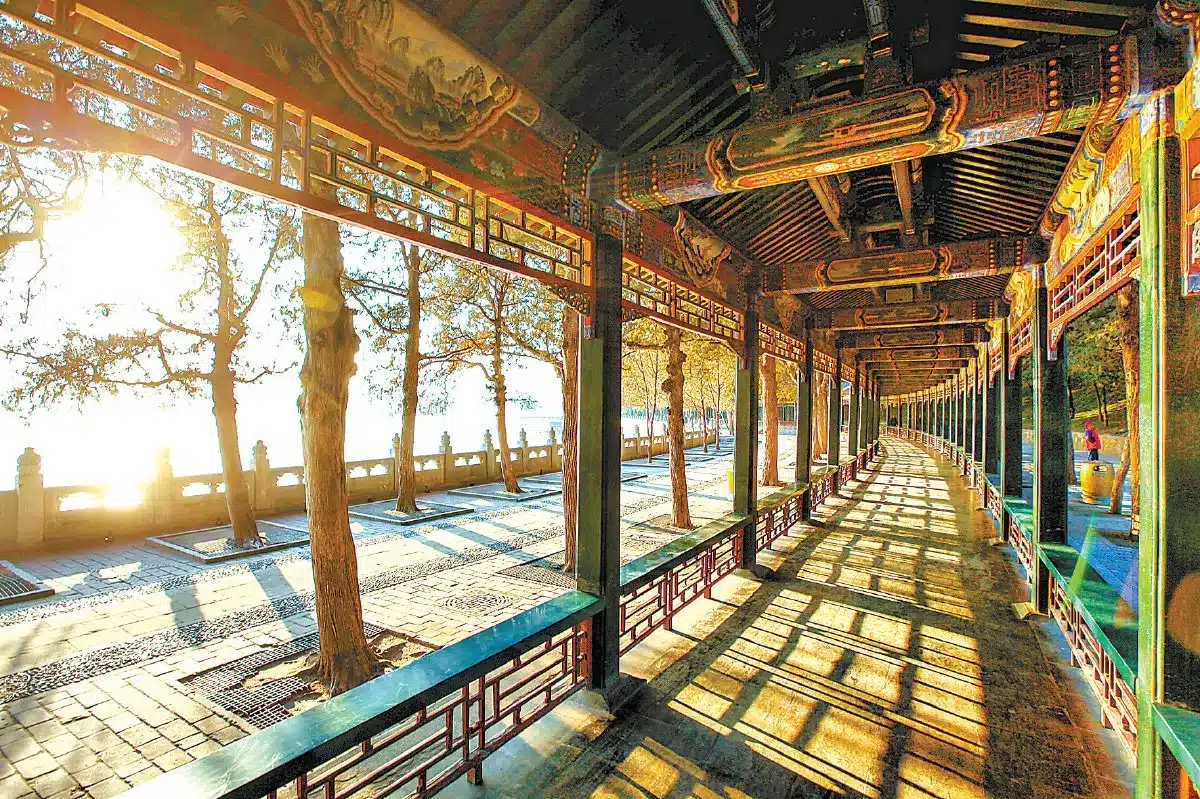 Длинный коридор