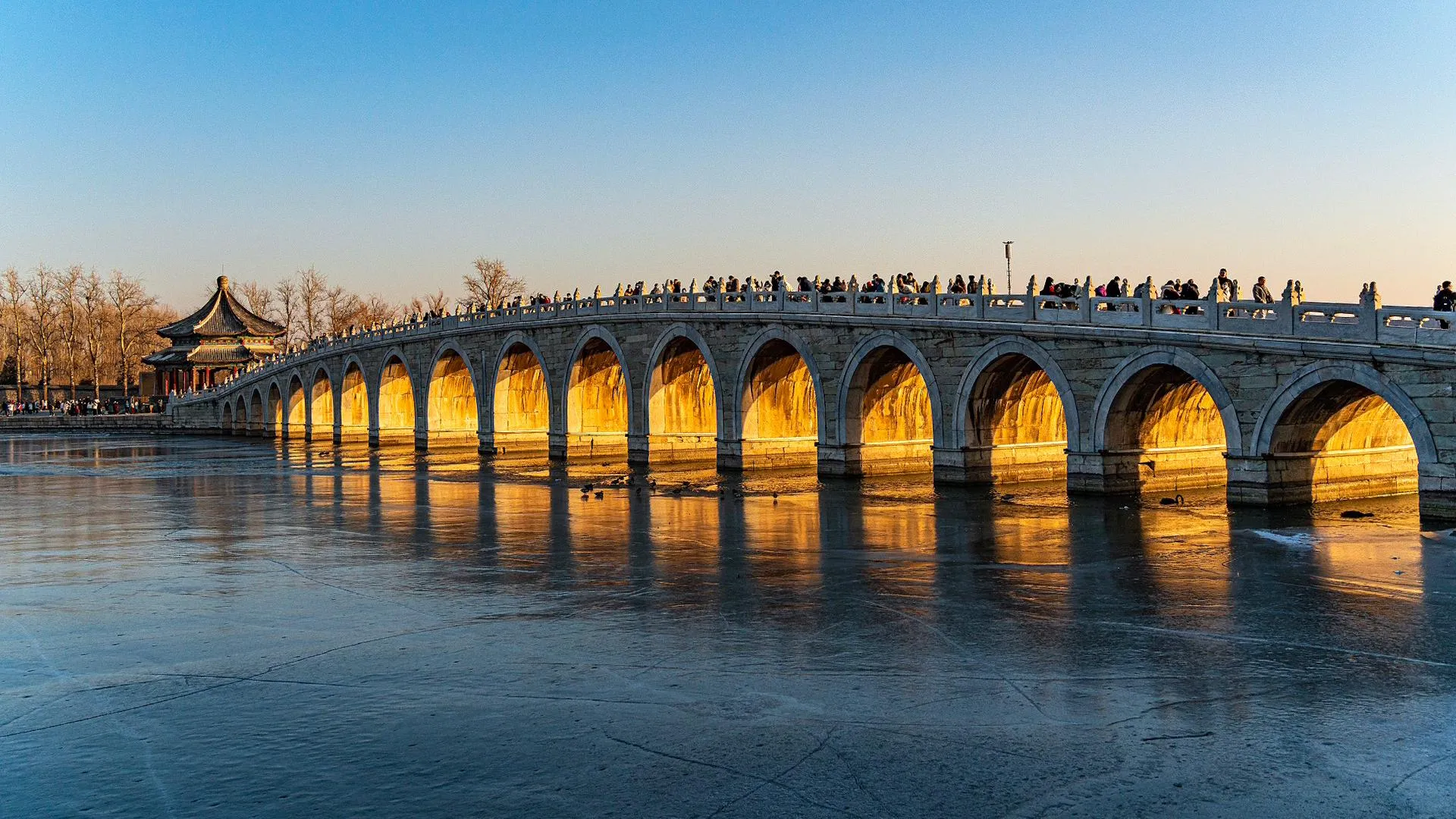 Семнадцатиарочный мост