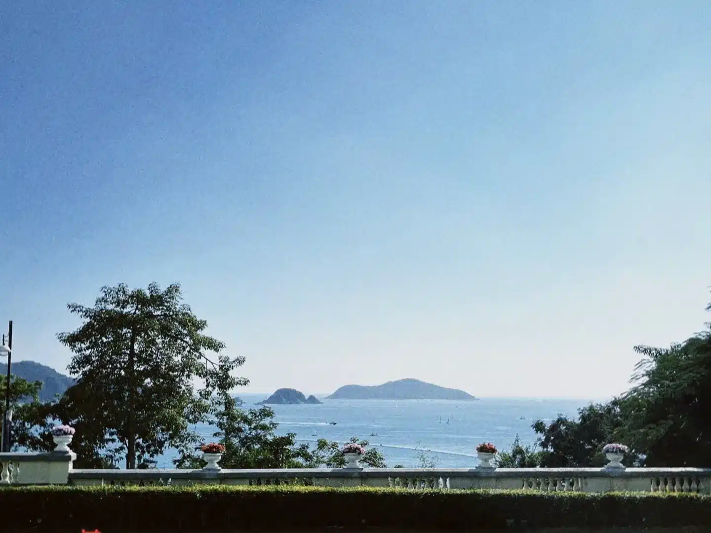 Пляж Репалс-Бэй, тур в Гонконг